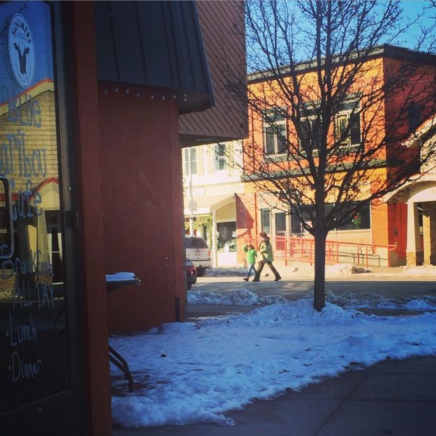 post-run, i got to relax in a small northern michigan cafe with a ginger lemon scone and a double shot skim latte while two little lovely elves finished christmas shopping. 