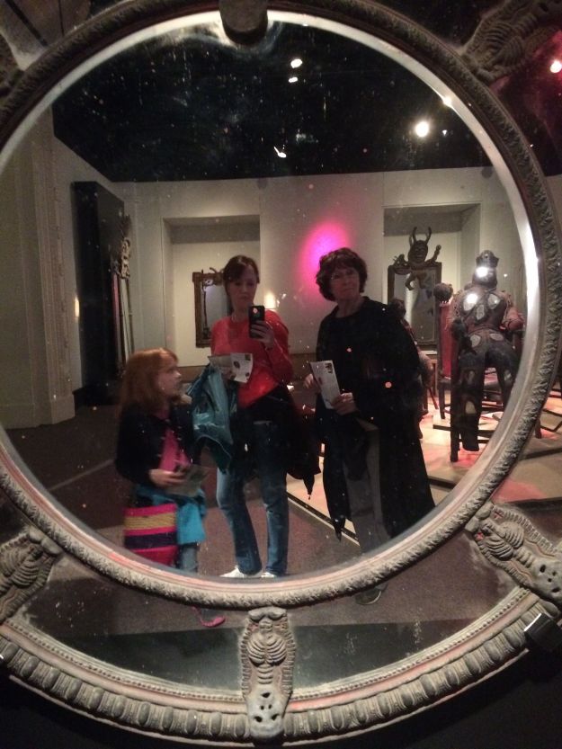 04.2015 voudou mirror