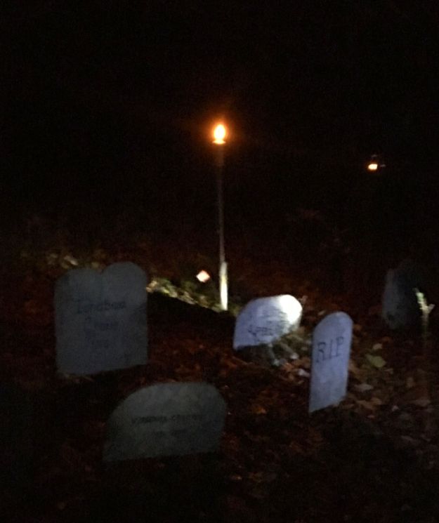 2016-10_graveyard
